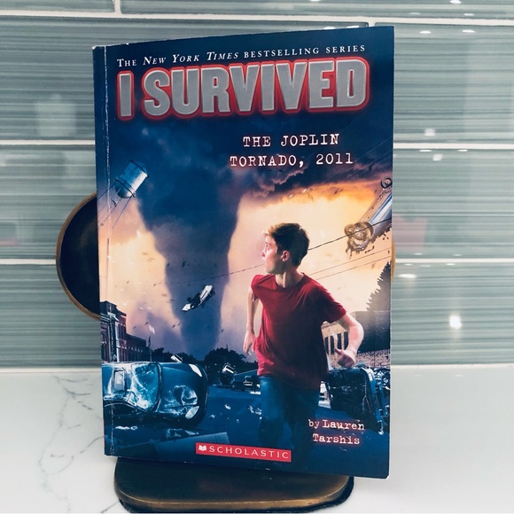 Scholastic Bundle Books Plus Totoro Bookmarks - Picture 2 of 11